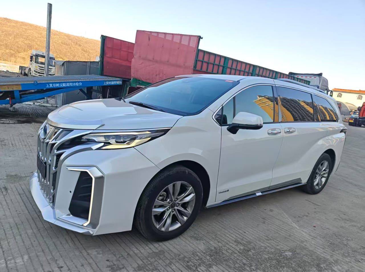 Toyota Sienna гибрид – отзыв клиента Алексея image preview